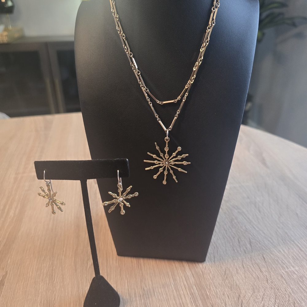Waxing Poetic Goldtone 30 Inch Crystal Snowflake And Earring Set-GORGEOUS!!! - Picture 5 of 16